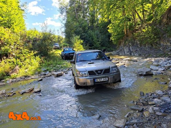 רומניה - מסע ג'יפים בנהיגה עצמית אל עומק הטבע הפראי להרפתקנים 