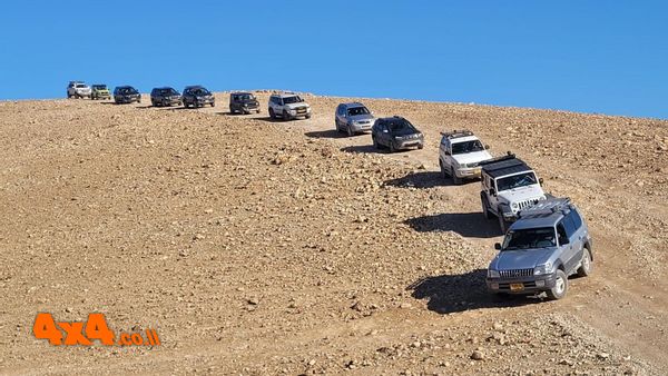 טיול ג'יפים מאלמוג למצוקי דרגות וביקור בבור עוזיהו