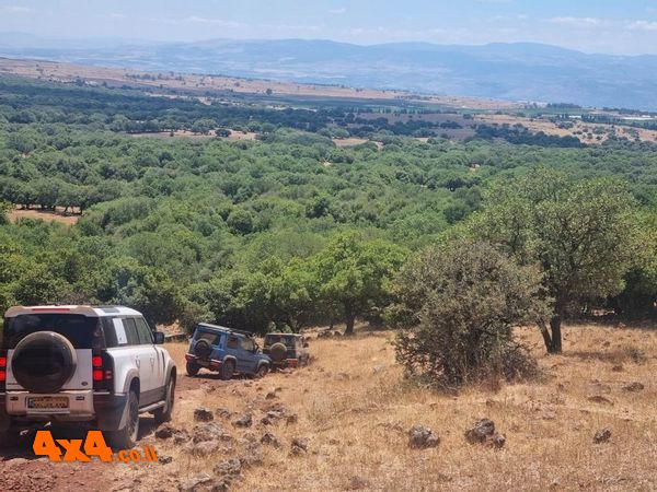 טיול ג'יפים לצפון רמת הגולן: מגבעת האם לחושניה 