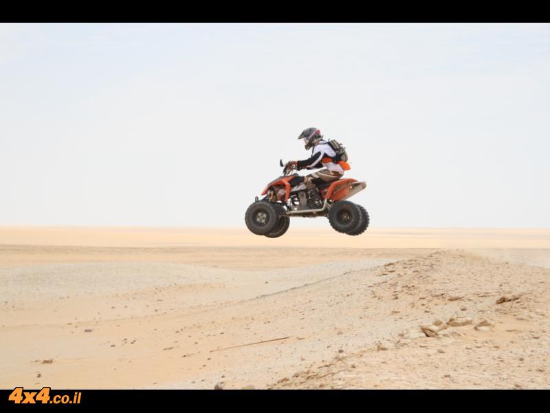 טרקטורון KTM במדבר המערבי של מצרים