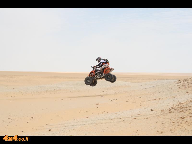 טרקטורון KTM במדבר המערבי של מצרים
