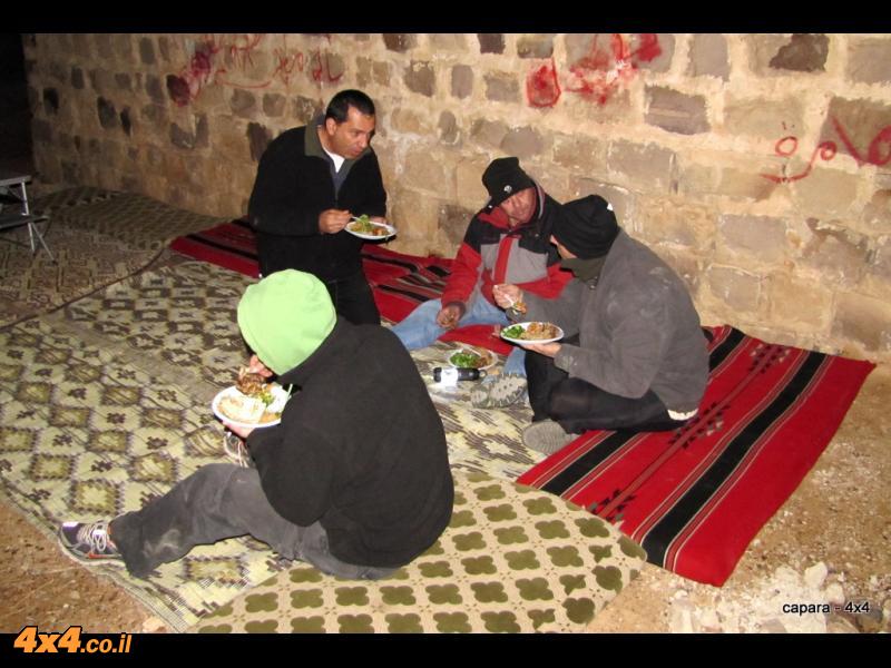 ארוחת ערב ושינה ליד חאן טורקי ישן על דרך החוגגים