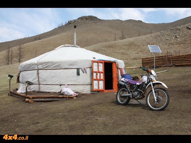 החיים בגר - האוהל המסורתי