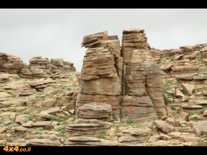 תמונות היום השישי: מאהל  קסום נחבא את הסלעים