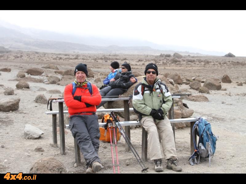 היום השלישי: מהורומבו לבקתת האבן העליונה - קיבו 4,700 מטרים