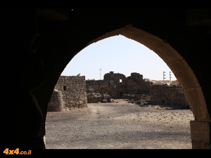 מצודות המדבר, פילאטיס ורומנטיקה בין העתיקות