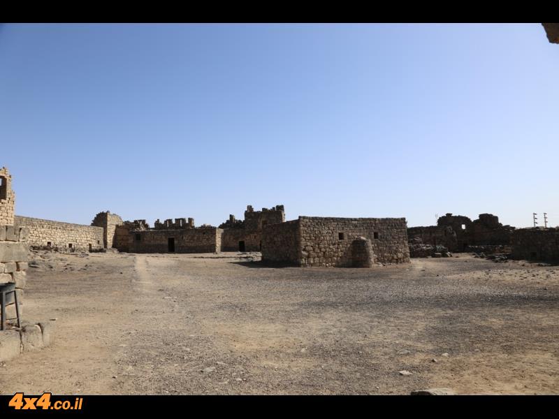 מצודות המדבר, פילאטיס ורומנטיקה בין העתיקות